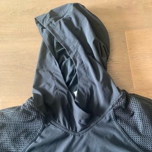 Lululemon hooded sweater sweatshirt athletic wear size 6 black mesh never worn